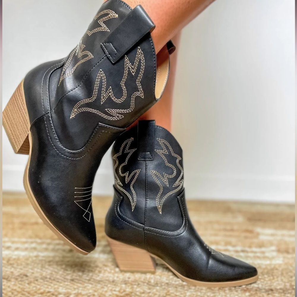 BLACK WITH BEIGE TRIM SHORT VERSION WESTERN BOOTIES - Picture 13 of 13